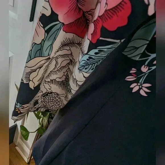 Charter Club Women's Floral Top Size L - Picture 6 of 16